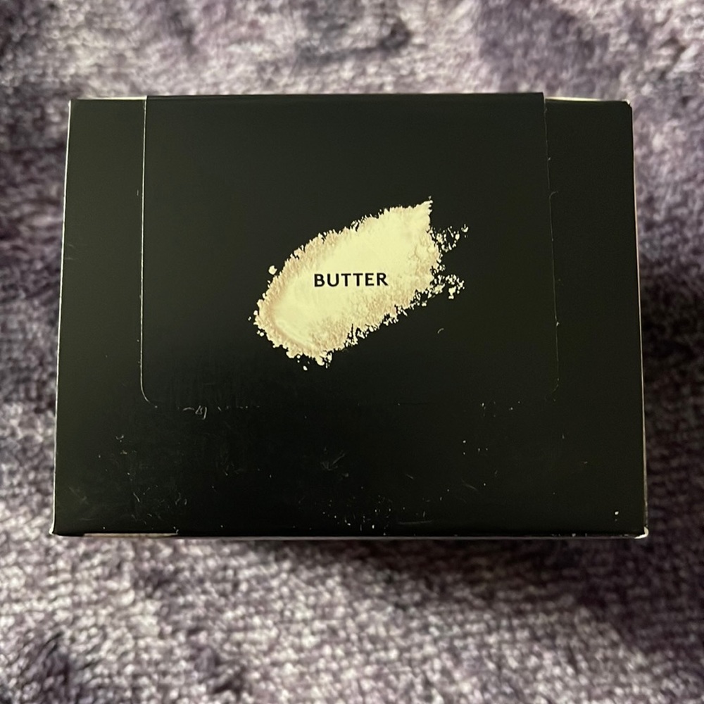 Fenty Butter PRO FILT'R INSTANT RETOUCH SETTING POWDER - Picture 2 of 7